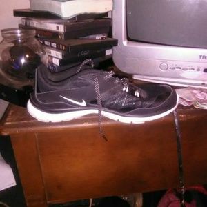 Women Black Nike's size 8